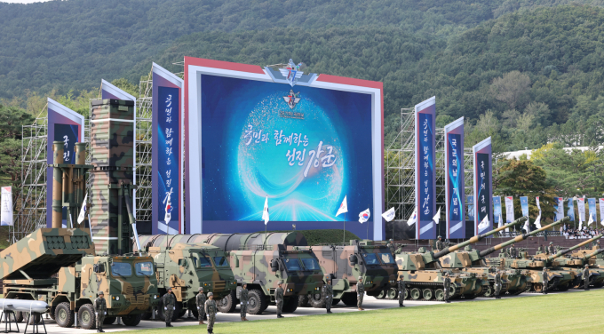 지난 10월 충남 계룡대 연병장에서 열린 제77주년 국군의날 기념식 미디어데이 행사에서 전시 장비가 도열해 있다./사진=뉴스1