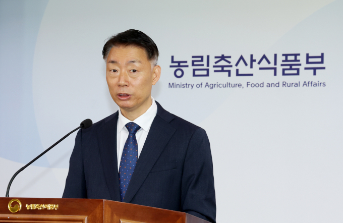 박성우 농림축산식품부 농촌정책국장이 지난 10월20일 세종시 정부세종청사에서 농어촌 기본소득 시범사업 대상 지역 선정 결과를 발표하고 있다./사진제공=뉴스1