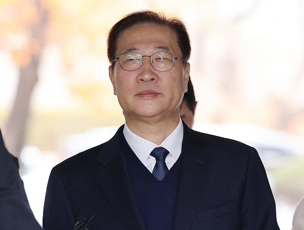 내란중요임무종사, 직권남용권리행사방해 혐의를 받고 있는 박성재 전 법무부 장관의 두 번째 구속 전 피의자 심문이 4시간40분 만에 종료됐다. 사진은 13일 오전 박 전 장관이 서울 서초구 서울중앙지방법원에서 열린 구속 전 피의자 심문(영장실질심사)에 출석하고 있는 모습. /사진=뉴시스