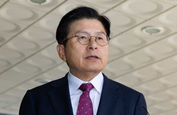 내란 선전·선동 혐의로 체포된 황교안 전 국무총리에 대한 구속 전 피의자 심문이 4시간 30분 만에 종료됐다. 사진은 지난 12일 오전 황 전 총리가 서울 서초구 서울고등검찰청에 마련된 내란 특검 사무실에 도착해 입장을 밝히고 있는 모습. /사진=뉴시스