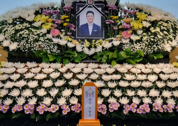 남성 듀오 원투 출신 오창훈이 세상을 떠난 지 2년이 흘렀다. 사진은 원투 출신 오창훈 빈소. /사진=원투 멤버 송호범 인스타그램 