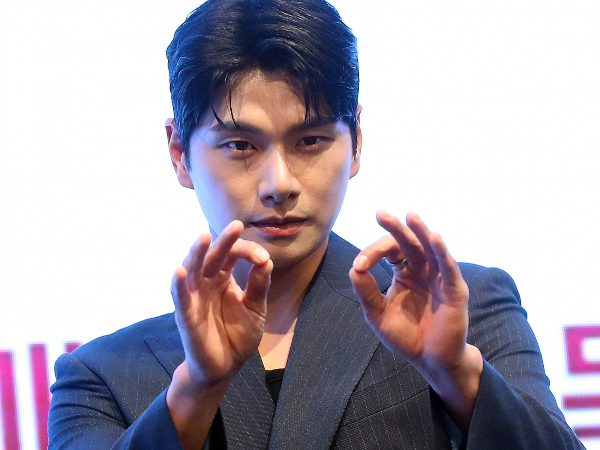 배우 이이경 사생활 폭로 글을 게재했다가 AI 조작임을 시인했던 여성이 돌연 입장을 번복한 가운데 이이경 소속사 측은 강경대응을 예고했다. 사진은 배우 이이경이 KBS 2TV 수목드라마 '페이스미' 제작발표회에 참석한 모습. /사진=스타뉴스