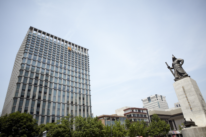 현대해상의 올 3분기 당기순익이 1832억원으로 전년 동기 대비 14.2% 감소했다. KB손해보험에 비해 3분기 연속 순익 기준으로 낮은 수치다. 사진은 서울 광화문 현대해상 사옥 전경. /사진=현대해상