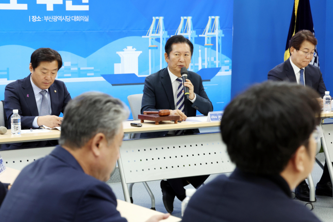 정청래 더불어민주당 대표가 한미 팩트시트 확정발표에 대해 "이재명 대통령의 실용외교와 국익추구 외교의 성공"이라고 평가했다. 정 대표는사진은 14일  정청래 더불어민주당 대표가 부산 동구 부산시당에서 열린 현장 최고위원회에 참석해 모두발언을 하고 있는 모습. /사진=뉴시스