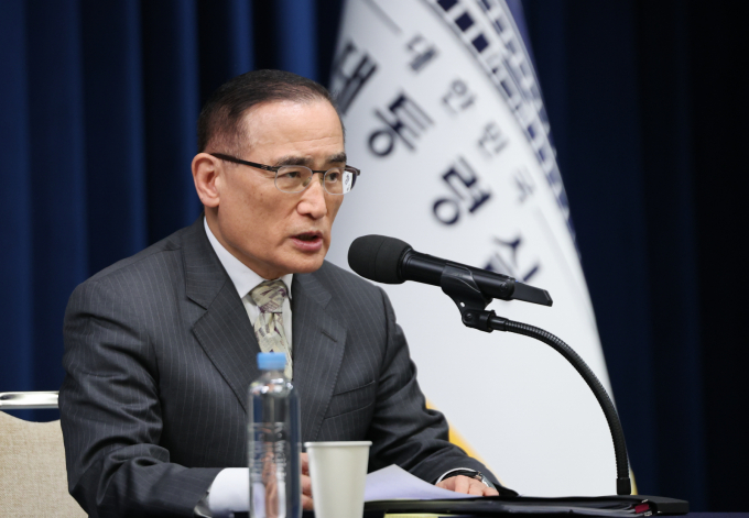 이재명 대통령이 남아프리카 공화국에서 열리는 G20 정상회의 및 UAE, 이집트, 튀르키예를 방문하기 위해 출국한다. 사진은 14일 위성락 국가안보실장이 서울 용산구 대통령실 청사에서 G20 순방 일정 관련 브리핑에 나선 모습. /사진=뉴스1