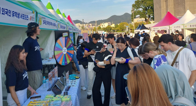                         지난해 열린 광주 외국인 유학생 축제 모습/사진제공=광주광역시