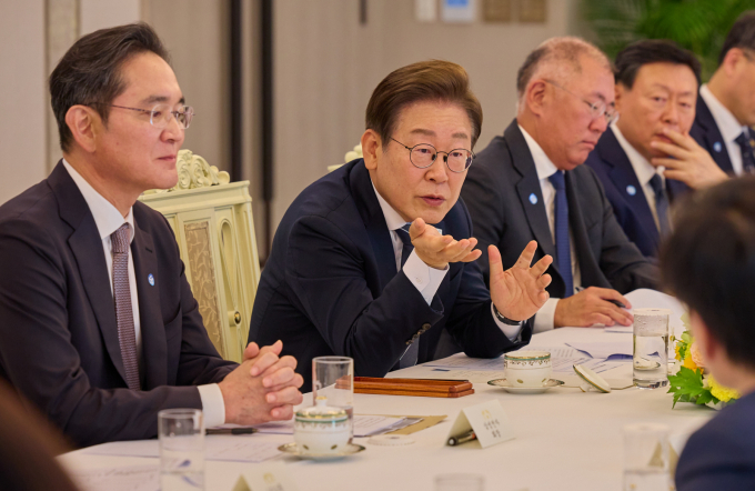 이 대통령이 이번 주말 이재용 삼성전자 회장 등 주요 그룹 총수들과 회동한다. 사진은 지난 6월13일 이재명 대통령이 서울 용산구 대통령실 청사에서 열린 6경제단체 및 기업인 간담회에서 발언하고 있는 모습. /사진=뉴스1(대통령실 제공)