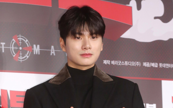 배우 이이경의 사생활을 폭로하며 논란을 일으킨 여성 A씨가 또다시 SNS 계정을 삭제했다. 사진은 지난 2019년 12월 서울 광진구 롯데시네마 건대입구에서 진행된 영화 '히트맨' 제작보고회에 참석한 배우 이이경. /사진=머니투데이