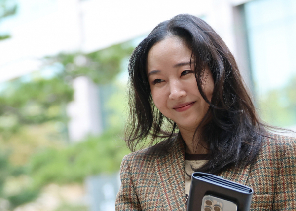 민희진 전 어도어 대표가 뉴진스 복귀를 응원했다. 사진은 민희진 전 어도어 대표가 지난 9월11일 오후 서울 서초구 서울중앙지방법원에서 열린 하이브와의 풋옵션 행사 관련 주식매매대금 청구 소송 2차 변론기일에 출석하는 모습. /사진=뉴스1