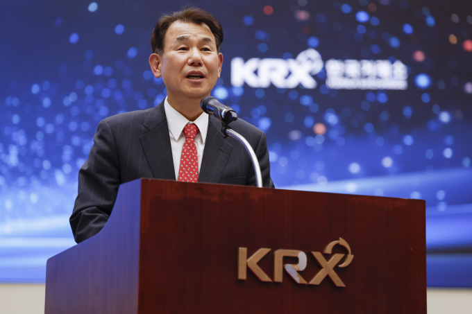 정은보 한국거래소 이사장은 지난달 27일 서울 영등포구 KRX 한국거래소 서울사무소에서 열린 코스피 사상 최초 4000 돌파 기념행사에서 인사말을 하고 있다./사진=뉴시스
