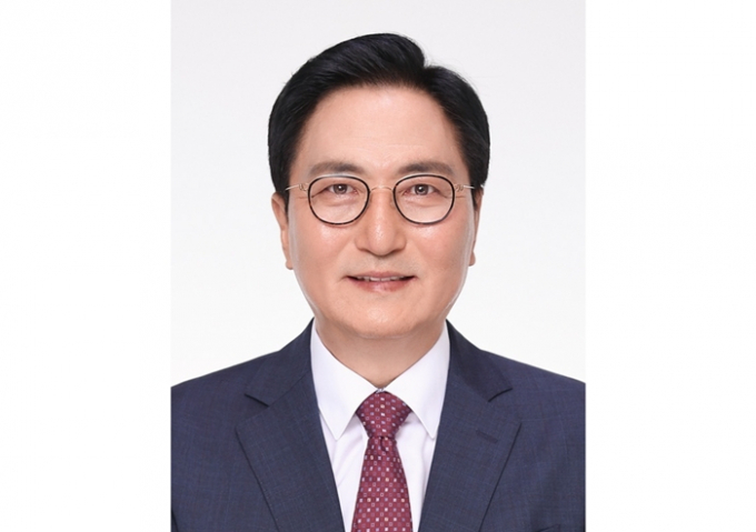 DL이앤씨가 부산 진해신항 공사 현장에서 사망 사고가 발생하자 현장의 작업을 중단하고 공식 사과했다. 사진은 박상신 DL이앤씨 대표이사. /사진 제공=DL이앤씨