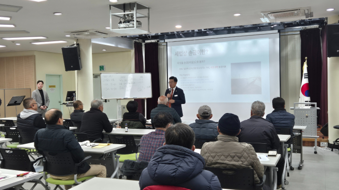 전진선 양평군수가 지난 17일 평생학습센터에서 열린 '찾아가는 국세 세법교실'에 참석해 인사말을 하고 있다. /사진제공=양평군