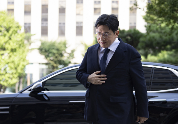 방시혁 하이브 의장이 최근 경찰 추가 소환 조사를 마친 것으로 알려졌다. 사진은 지난 9월15일 방시혁 하이브 의장이 서울 마포구 서울경찰청 광역수사단 금융범죄수사대에서 조사를 받기 위해 출석하는 모습. /사진=뉴시스