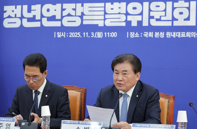 사진은 더불어민주당 소병훈 위원장이 3일 서울 여의도 국회에서 열린 회복과 성장을 위한 정년연장특별위원회 제1차 본위원회의에서 발언하는 모습. /사진=뉴스1