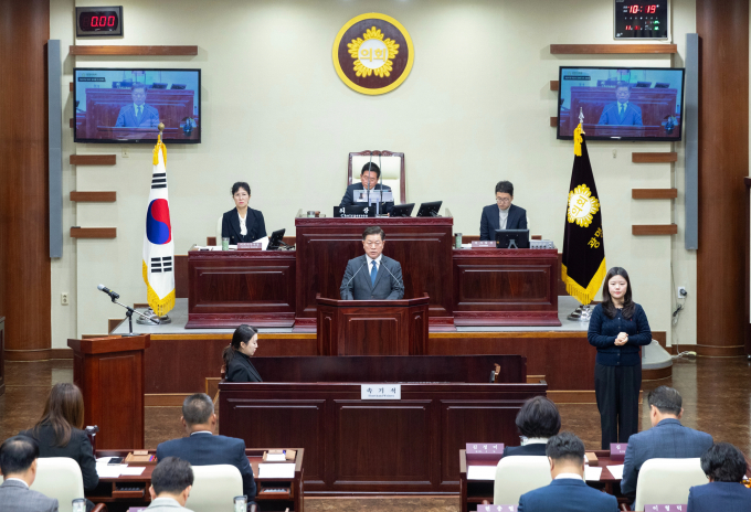 박승원 광명시장이 19일 '제 297회 광명시의회 제2차 정례회'에서 시정연설을 하고 있다. /사진제공=광명시