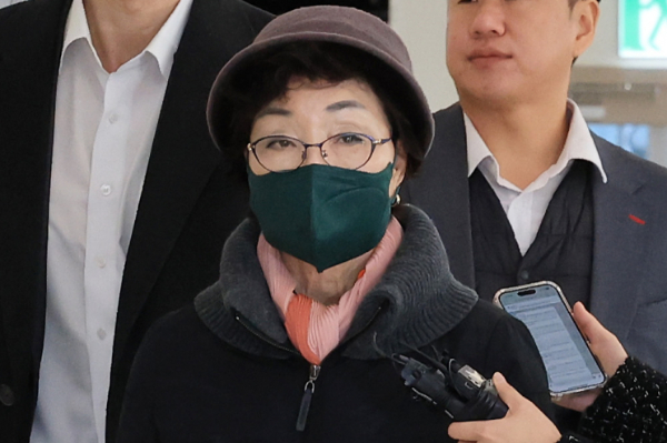 윤석열 전 대통령의 부인 김건희 여사의 모친 최은순씨가 개인 기준 지방행정제재·부과금 체납 1위에 이름을 올렸다. 사진은 지난 11일 오전 서울 종로구 KT광화문빌딩 웨스트에 마련된 김건희특검 사무실에 피의자 신분으로 출석하고 있는 모습. /사진=뉴스1