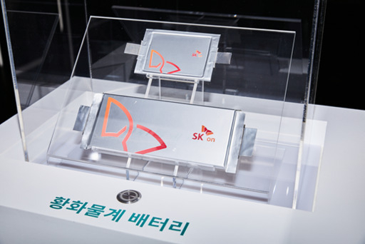 지난 3월 인터배터리 행사에 전시된 SK온 배터리. /사진=SK온