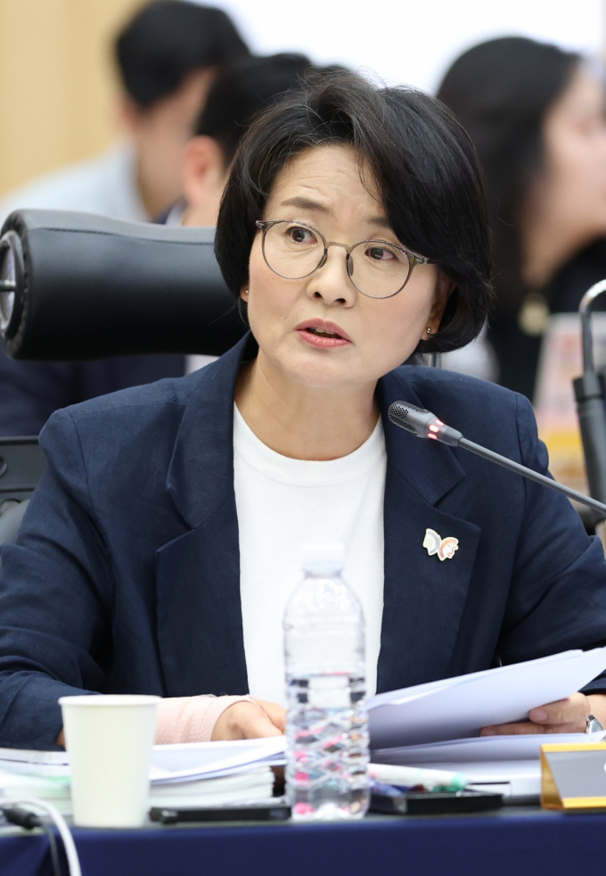 임미애 더불어민주당 의원이 지난 17일 전북 전주시 농촌진흥청에서 열린 농림축산식품해양수산위원회 국정감사에서 질의를 하고 있다./사진제공=뉴스1