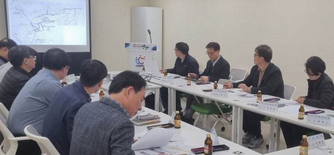 지난 18일 열린 열수송관 파열 사고 재발방지 대책 회의. /사진제공=안양시