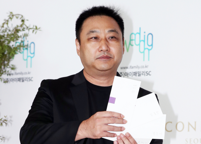 개그맨 김수용이 촬영 도중 의식을 잃고 쓰러진 뒤 급성 심근경색을 진단받았으나 신속한 응급 처치와 수술로 위기를 넘겼다. 사진은 2018년 10월 서울 영등포구 여의도 콘래드서울 호텔에서 진행되는 유상무의 결혼식에 참석한 개그맨 김수용. /사진=머니투데이