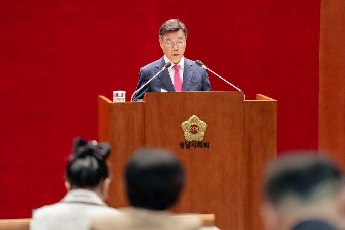 신상진 성남시장이 20일 성남시의회 제307회 제2차 정례회에서 2026년도 예산안과 시정 운영 방향을 설명하고 있다. /사진제공=성남시