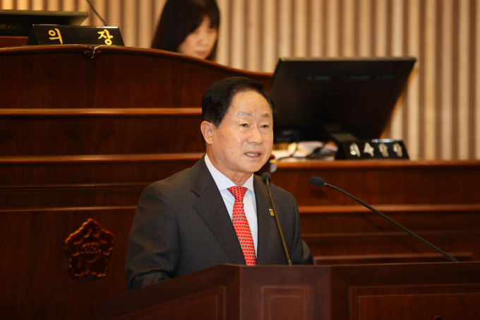 주광덕 경기 남양주시장이 20일 열린 시의회 제316회 제2차 정례회에 참석해 내년도예산안에 대해 설명하고 있다. /사진제공=남양주시