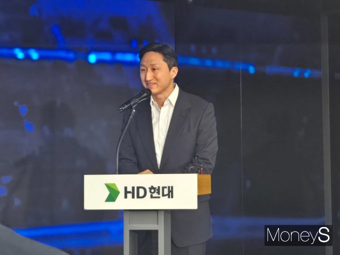 20일 '조선·해양 산업 AI 기술 개발 협력을 위한 업무 협약' 체결식에서 발언하는 정기선 회장의 모습. /사진=김이재 기자