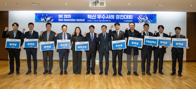 김천수 가스공사 경영관리부사장(왼쪽에서 6번째) /사진=한국가스공사