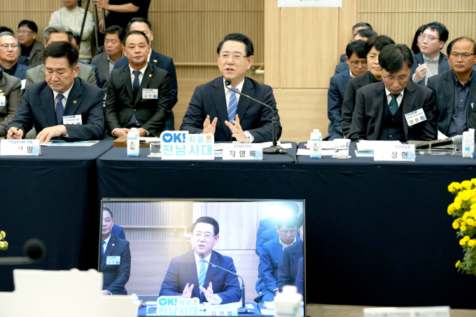 영록 전라남도지사가 20일 해남군청 대회의실에서 열린 ‘해남군 정책비전 투어’ 행사에서 인사말을 하고 있다./사진제공=전남도