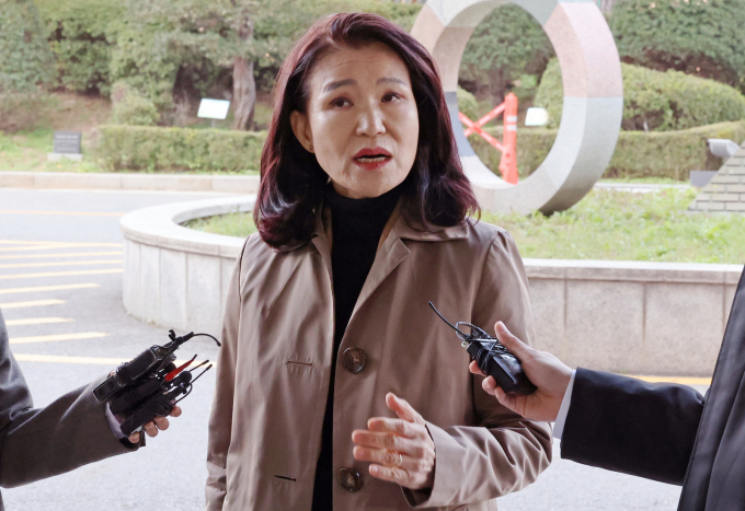 경찰이 공직선거법 위반 등 혐의를 받는 이진숙 전 방송통신위원장을 불구속 상태로 검찰에 넘겼다. 사진은 지난 5일 이 전 위원장이 서울 양천구 서울남부지방검찰청에 고발장을 제출하기 전 입장을 밝히는 모습. /사진=뉴시스