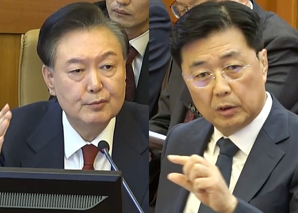 윤석열 전 대통령과 홍장원 전 국가정보원 제1차장이 설전을 벌였다. 사진은 지난 2월20일 서울 종로구 헌법재판소 대심판정에서 열린 윤석열 대통령 탄핵심판 10차 변론에서 윤 전 대통령(왼쪽)과 증인으로 출석한 홍 전 차장(오른쪽)이 발언하는 모습. /사진=뉴스1(헌법재판소 제공)