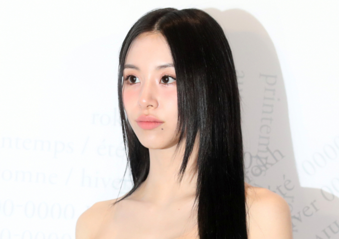 그룹 트와이스 멤버 채영이 건강 이상으로 활동 중단 소식을 전했다.사진은 지난해 4월 서울 동대문디자인프라자에서 열린 'rokh H&M 디자이너 콜라보 셀럽 포토월 행사에 참석한 걸그룹 트와이스 멤버 채영. /사진=스타뉴스