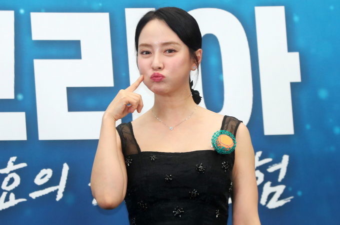 송지효 측이 부친의 채무불이행 의혹 제기에 대해 법적대응에 나서겠다는 입장을 밝혔다. 사진은 지난 5월 서울 마포구 스탠포드호텔에서 열린 JTBCXBBC '딥다이브 코리아' 송지효의 해녀 모험 제작발표회에 참석한 배우 송지효. /사진=뉴시스