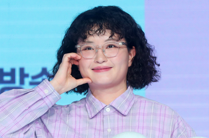 유명 유튜버 이원지가 사무실 환경 공개 이후 도마에 올랐다. 사진은 지난 3월 서울 마포구 쇼킹케이팝센터에서 열린 ENA 예능 프로그램 '지구마불 세계여행3' 제작발표회에 참석한 유튜버 원지. /사진=뉴시스