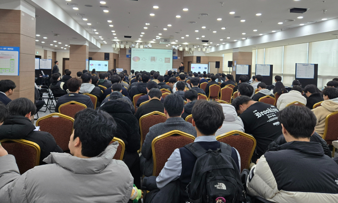  지난 20일 평택대학교 제2피어선빌딩 6층 연회장에서 지역 청년과 구직자들이 '평택시 반도체 네트워킹 데이'에 참여하고 있다. /사진제공=평택시