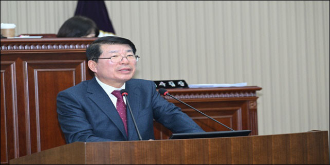20일 백경현 구리시장이 제354회 구리시의회 제2차 정례회 제1차 본회의에서 시정연설을 통해 2026년도 주요 시책과 시정 운영 방향을 조목조목 설명을 하고 있다. /사진제공=구리시