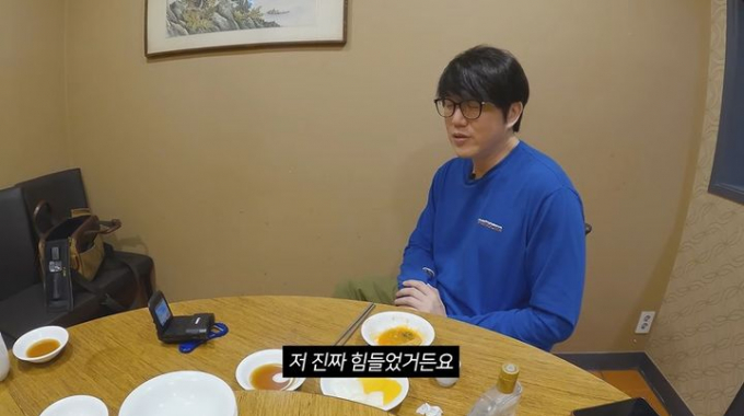 가수 성시경이 10년 넘게 함께한 전 매니저의 금전적 배신 이후 직접 심경을 밝혔다./사진=유튜브 채널 '성시경' 화면 캡처
