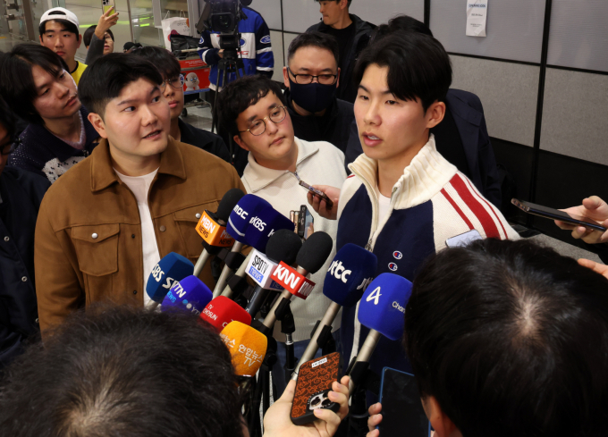 아버지의 빚투 논란과 귀국 과정에서의 태도에 대해 김혜성(LA다저스)이 사과문을 올렸다. 사진은 지난 6일 김혜성이 인천공항을 통해 귀국할 당시의 모습. /사진=뉴시스