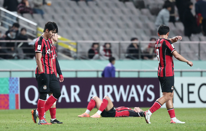 프로축구 K리그1 FC서울이 김천 상무와의 홈경기에서 1-3으로 패했다. 사진은 지난 4일 아시아축구연맹 챔피언스리그 엘리트 리그 페이즈 4차전 청두와의 경기에서 무승부를 거둔 서울 선수들이 아쉬워 하는 모습. /사진=뉴스1    