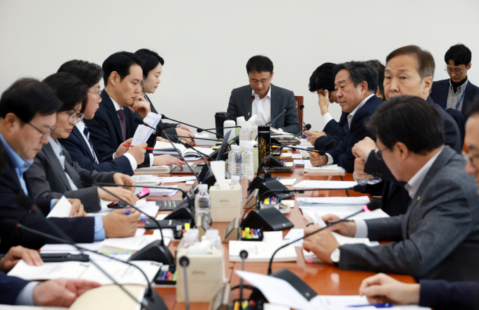 한병도 국회 예결위원장이 20일 서울 여의도 국회에서 열린 예산결산특별위원회 예산안등조정소위원회를 주재하고 있다./사진=뉴시스