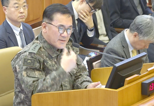 여인형 전 방첩사령관이 윤석열 전 대통령 내란 우두머리 혐의 사건 재판에 증인으로 출석한다. 사진은 여인형 전 국군방첩사령관이 서울 종로구 헌법재판소에서 열린 윤석열 대통령 탄핵심판 5차 변론에 증인으로 출석해 발언하는 모습. /사진=뉴스1(헌법재판소 제공)