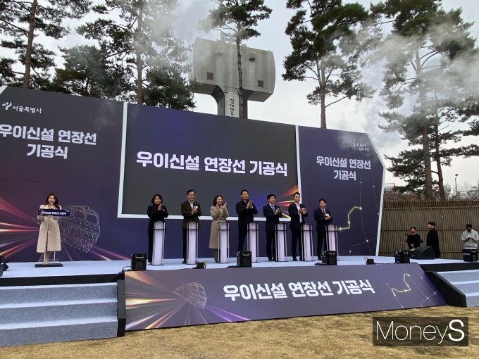 14년간 멈춰있던 우이신설 연장선 사업이 본격 진행될 예정이다. 총 사업비는 4690억원으로 2032년 준공 목표다. 사진은 우이신설 연장선 기공식 현장 모습. /사진=최성원 기자