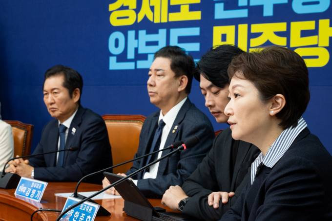 이언주 더불어민주당 최고위원이 당원 1인 1표제 추진에 대해 재검토가 필요하다는 의견을 전했다. 사진은 24일 이 최고위원이 서울 여의도 국회에서 열린 더불어민주당 최고위원회의에서 발언하는 모습. /사진=뉴스1