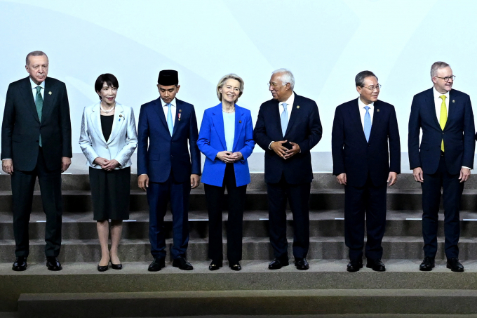 주요 20개국 정상회의에서 일본과 중국 정상의 만남이 불발되면서 중일갈등이 장기화 될 것이란 분석이 나왔다. 사진은 지난 23일(현지시각) 남아프리카공화국에서 열린 주요 20개국 정상회의에 참석한 다카이치 사나에 일본 총리(왼쪽에서 두 번째)와 리창 중국 국무원 총리(오른쪽에서 두 번째). /사진=로이터 