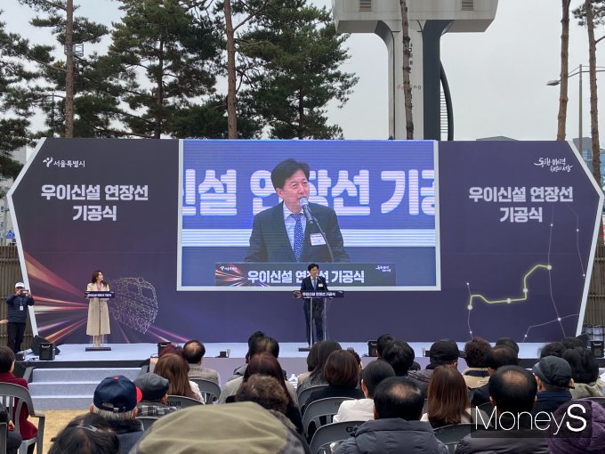 오기형 국회의원은 실제 착공 예정일이 늦고, 예산안 편성이 불확실하다고 지적했다. 사진은 이날 기공식에서 인사말을 전하고 있는 오기형 국회의원. /사진=최성원 기자