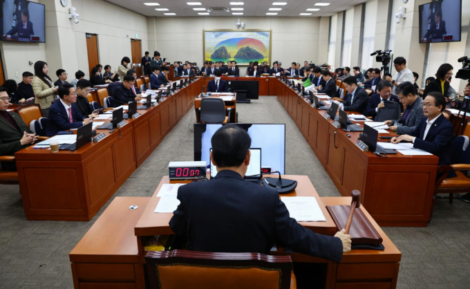 STO 제도화 입법안이 24일 국회 상임위원회 법안소위를 통과했다. 사진은 24일 오전 서울 여의도 국회에서 정무위원회 전체회의. /사진=뉴시스