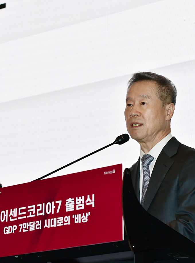 홍선근 머니S 회장이 25일 서울 영등포구 여의도 콘래드 서울에서 열린 '어센드 코리아7' 출범식에서 '어센드코리아7은 왜 탄생했나'를 주제로 발표를 하고 있다. /사진=장동규 머니S 기자
