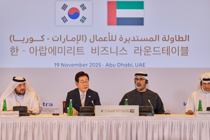 최근 중동 국가들이 방산 분야 공동 생산·개발에 높은 관심을 보이면서 국내 방산기업들이 유럽에서 추진 중인 현지화 전략에 중동에도 적용될 것이란 전망이 나온다.  지난 19일 이재명 대통령이 한-UAE 비즈니스 라운드테이블에서 발언하고 있는 모습. /사진=대통령실