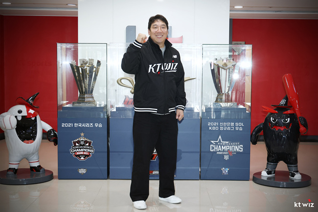 김현수가 KT위즈 유니폼을 입는다. 사진은 25일 KT유니폼을 입은 김현수. /사진=KT위즈 제공