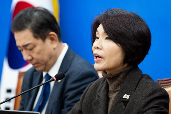  한정애 더불어민주당 정책위의장이 25일 서울 여의도 국회에서 열린 원내대책회의에서 모두 발언을 하고 있다./사진=뉴스1